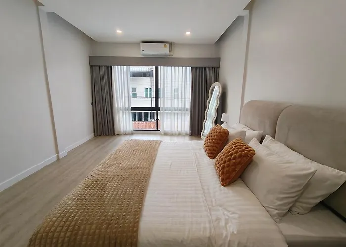 Ekkamai 5br Town House Private Onsen Vvbkk35 度假居 *